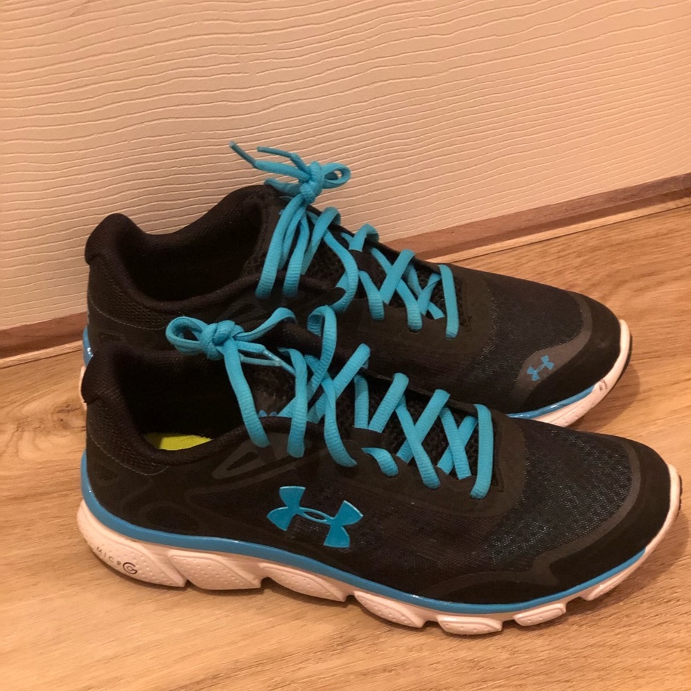 Under Armour Spine Sneakers